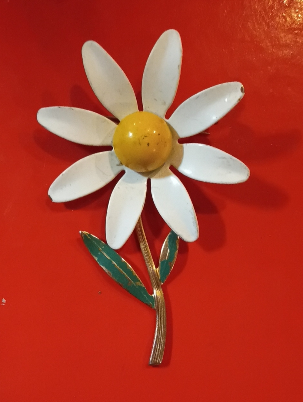 Vintage White & Yellow Daisy Wall Accent - Unbranded Metal Floral Decor